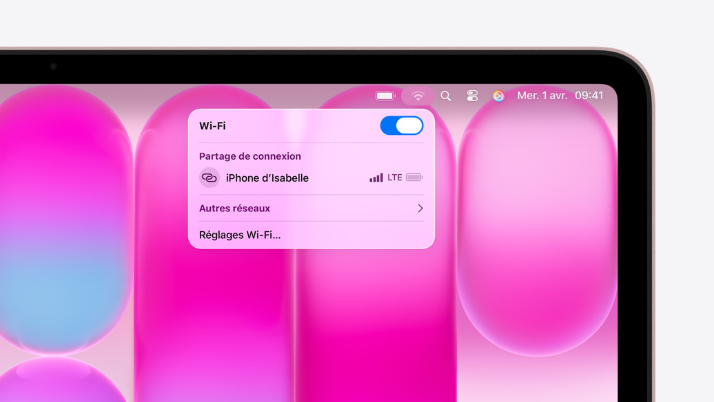 MacBook Neo, rose pastel, menu Wi-Fi montrant le Partage de connexion et l’option « iPhone d’Isabelle »