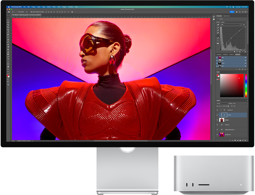 Studio Display ja Mac Studio kuvatakse koos Adobe Photoshop tarkvara kasutamas