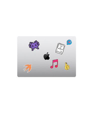 MacBook Air, parte superior exterior, cerrado, color plata, pegatinas de colores alrededor del logo de Apple