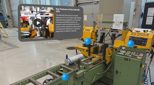 Eine große Maschine in einem Lagerraum mit einer 3D Projektion mit dem Titel: Key Features of the Sabi EB 250