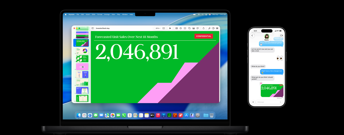 Una Mac muestra una presentación y el fondo de pantalla de macOS Tahoe. Frente a la Mac hay un iPhone con la misma presentación en un intercambio de mensajes de texto.