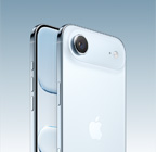 iPhone Air, Gök Mavisi rengi, arkadan açılı dış görünüm, üstteki plato alanında Fusion kamera sistemi, Kamera Denetimi düğmesi, önden yan görünümde tam ekran tasarımı, eylem düğmesi ve ses düğmeleri