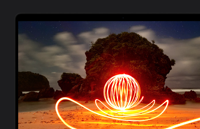 MacBook Pro screen of an extremely bright art installation on a beach, demonstrating contrast of the display due to Extreme Dynamic Range